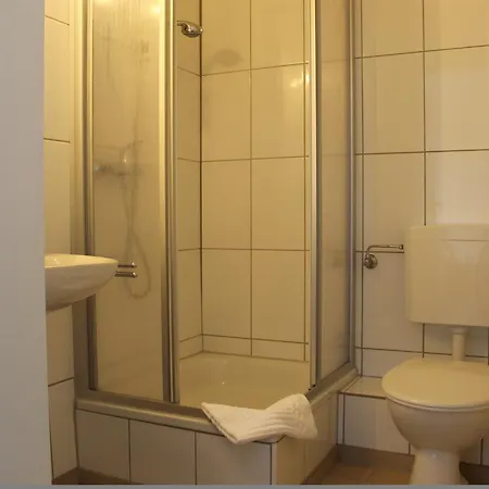 Zur Rampe 3*